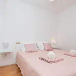 Gorgeous Apartment In Makarska With Wifi