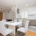 Gorgeous Apartment In Makarska With Wifi Makarska